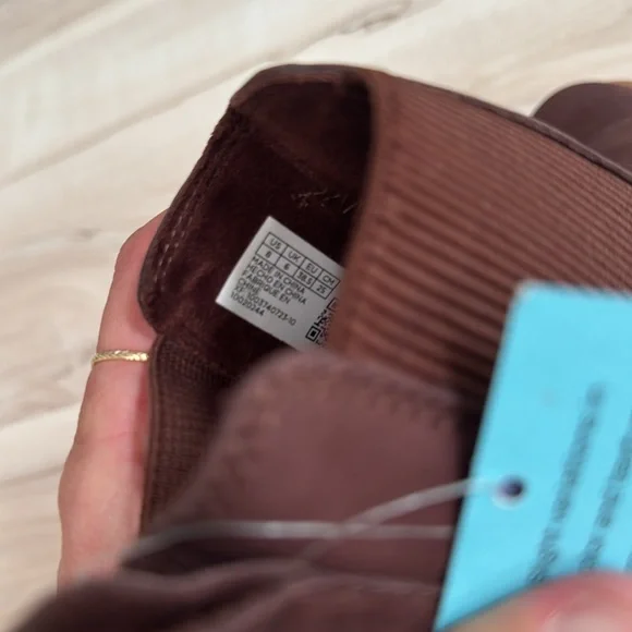 Toms Chelsea Boots in Oxblood - Picture 8 of 8